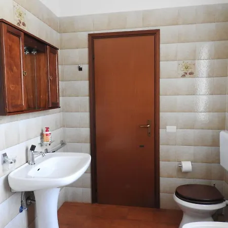 Semesterbostad Cozy In Lombardy With Private Terrace Castelletto sopra Ticino
